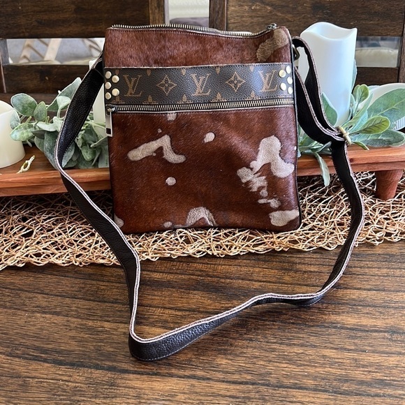 JADED GYPSY - MEDIUM ZIPPER CROSSBODY by Chateau Christine